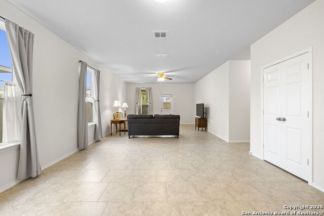 Listing photo id 13 for 408 Nova Zembla