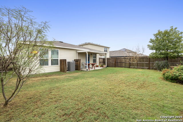 Listing photo id 30 for 408 Nova Zembla