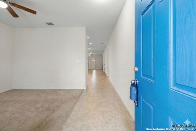 Listing photo id 2 for 408 Nova Zembla