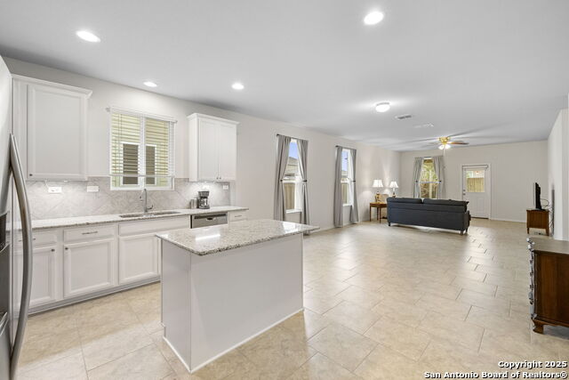 Listing photo id 6 for 408 Nova Zembla