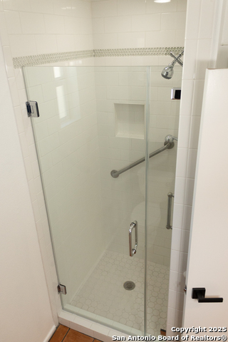 Image 24 of 31 For 6230 Hickory Hollow