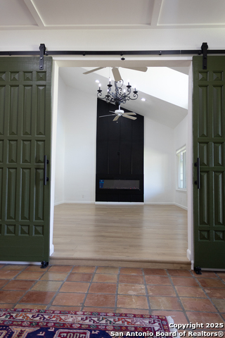 Image 7 of 31 For 6230 Hickory Hollow