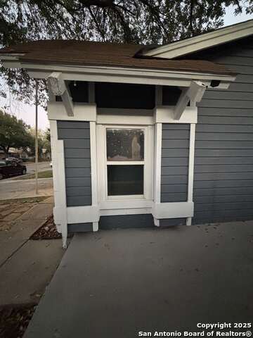 Image 3 of 20 For 3918 Chimney Springs