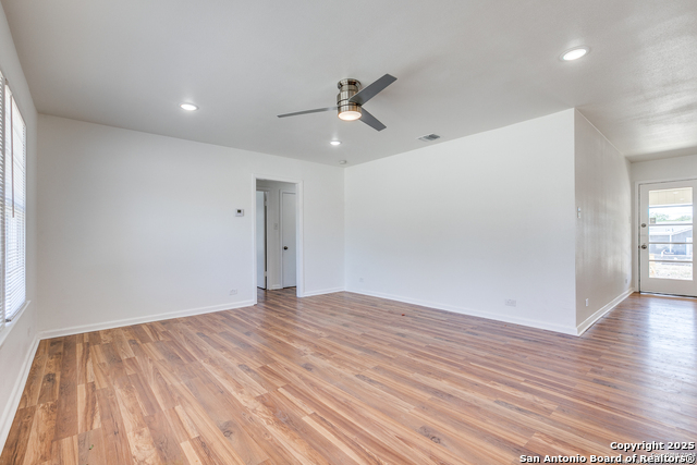 Image 15 of 21 For 150 Windsor Dr