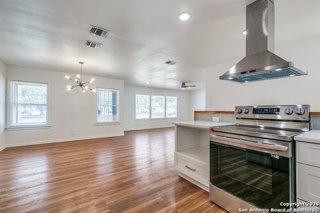 Image 7 of 21 For 150 Windsor Dr