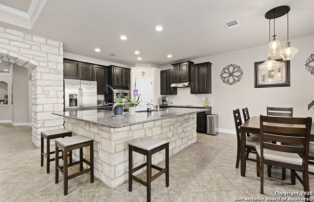 Listing photo id 10 for 708 Padova  