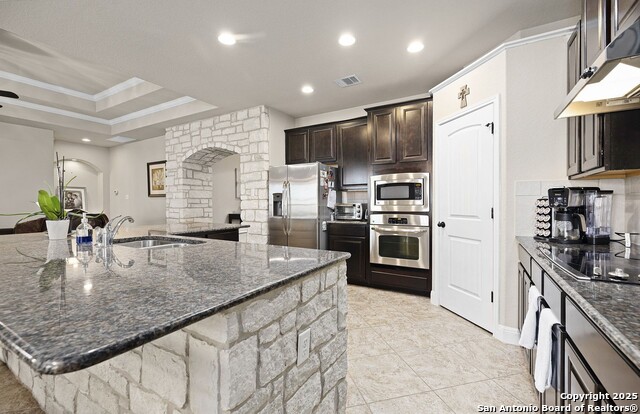 Listing photo id 11 for 708 Padova  