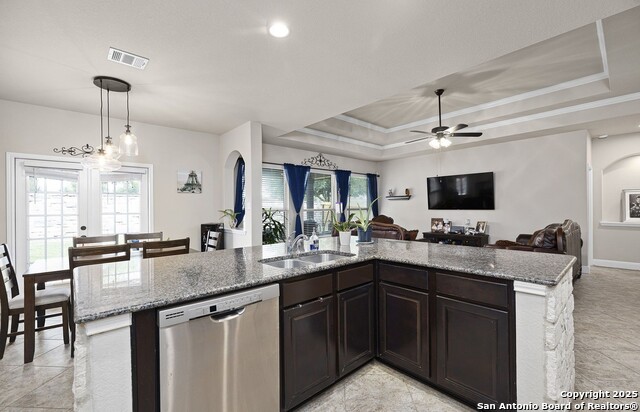 Listing photo id 13 for 708 Padova  