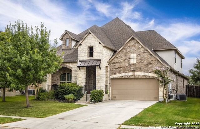 Listing photo id 0 for 708 Padova  