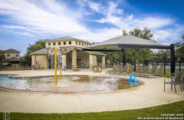 Listing photo id 19 for 708 Padova  