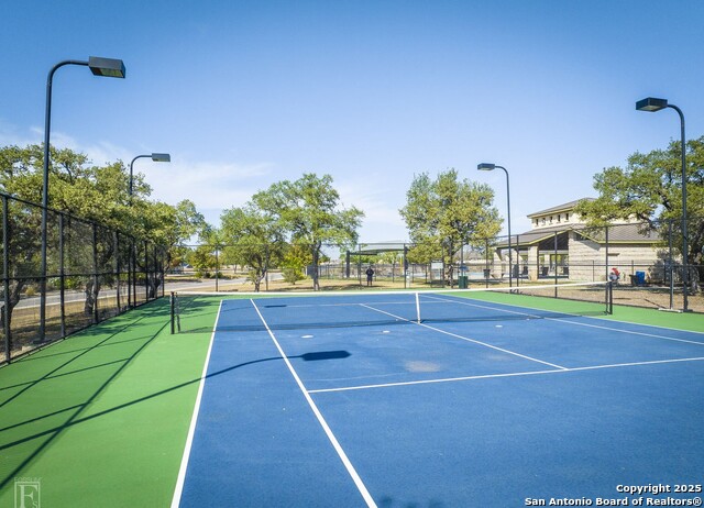 Listing photo id 20 for 708 Padova  