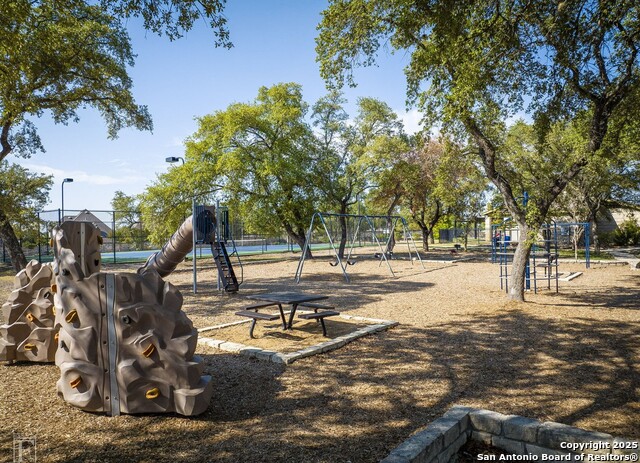 Listing photo id 21 for 708 Padova  