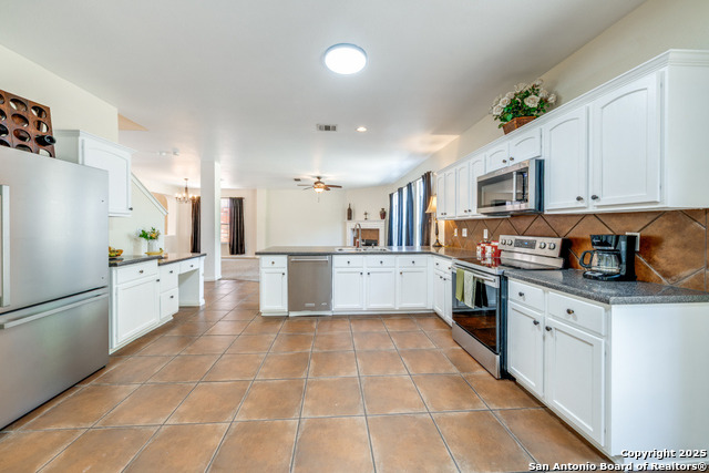 Image 17 of 21 For 815 Midway