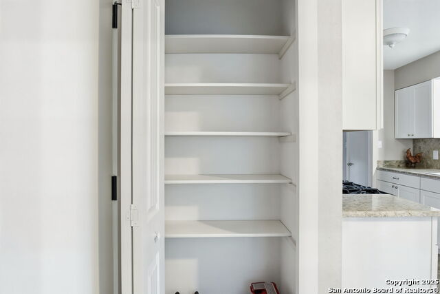 Image 18 of 43 For 735 Dana Dr