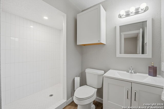 Image 22 of 43 For 735 Dana Dr