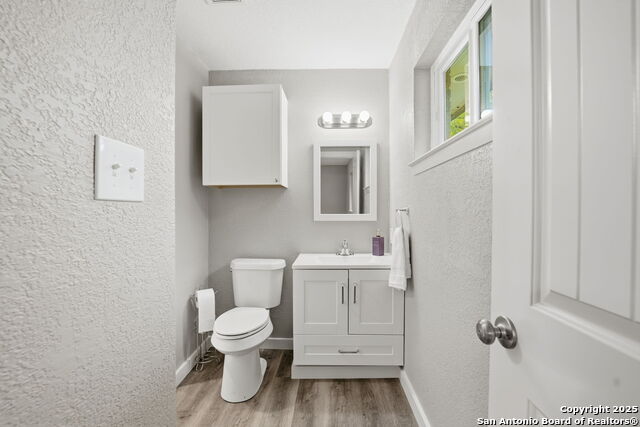 Image 23 of 43 For 735 Dana Dr