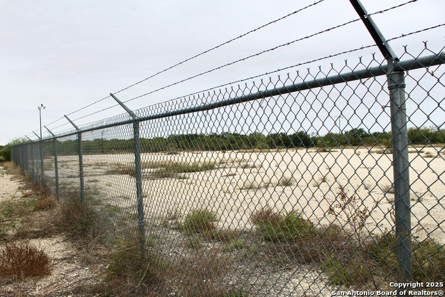 Listing photo id 9 for 000 Fm 462 S