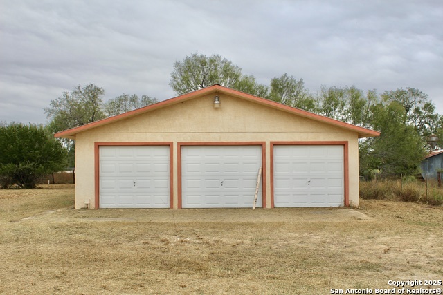 Listing photo id 1 for 000 Fm 462 S