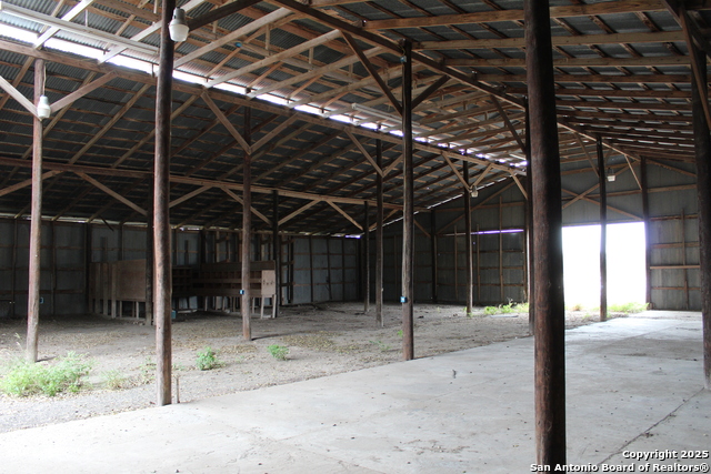 Listing photo id 7 for 000 Fm 462 S