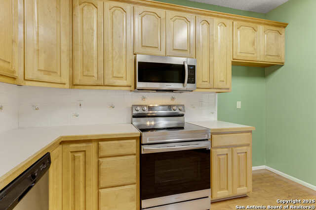 Image 16 of 49 For 13395 Galicia