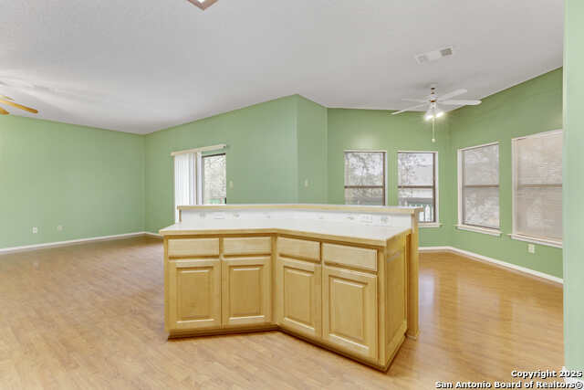 Image 18 of 49 For 13395 Galicia