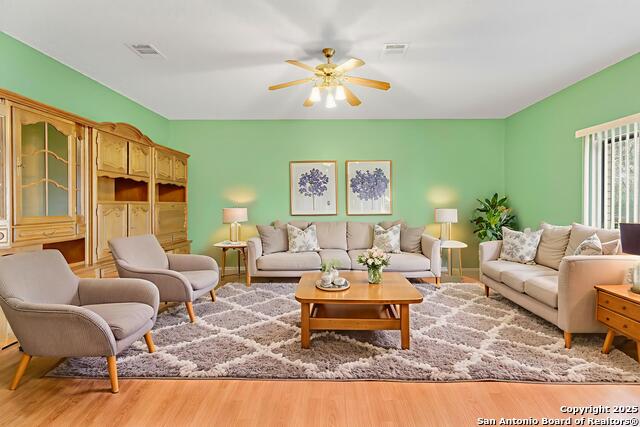 Image 21 of 49 For 13395 Galicia