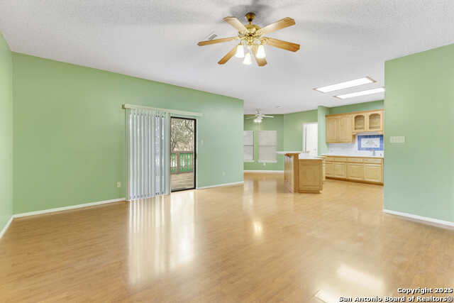 Image 24 of 49 For 13395 Galicia