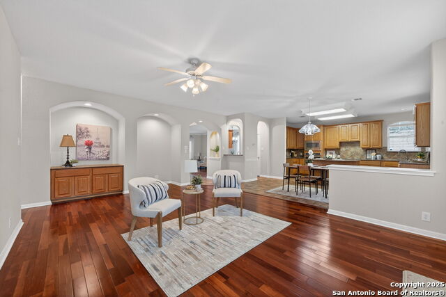 Listing photo id 10 for 22711 San Saba Blf