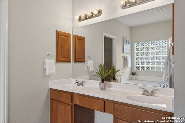 Listing photo id 22 for 22711 San Saba Blf