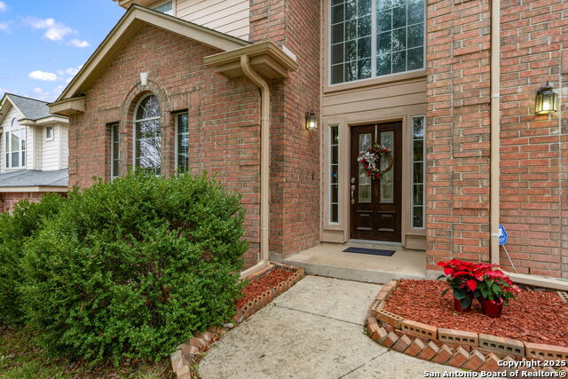 Listing photo id 2 for 22711 San Saba Blf