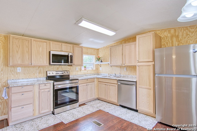 Image 11 of 46 For 18883 Lagloria