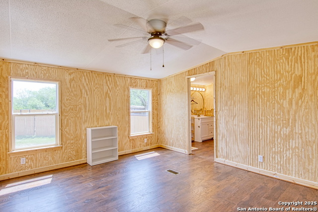 Image 15 of 46 For 18883 Lagloria