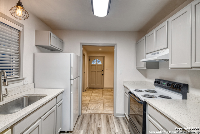 Image 10 of 35 For 214 Frio W