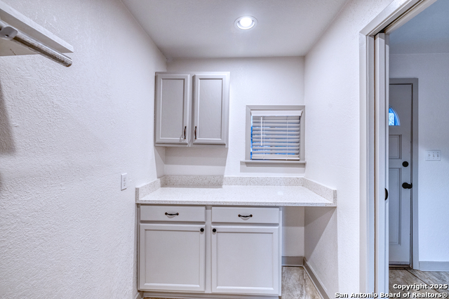 Image 13 of 35 For 214 Frio W