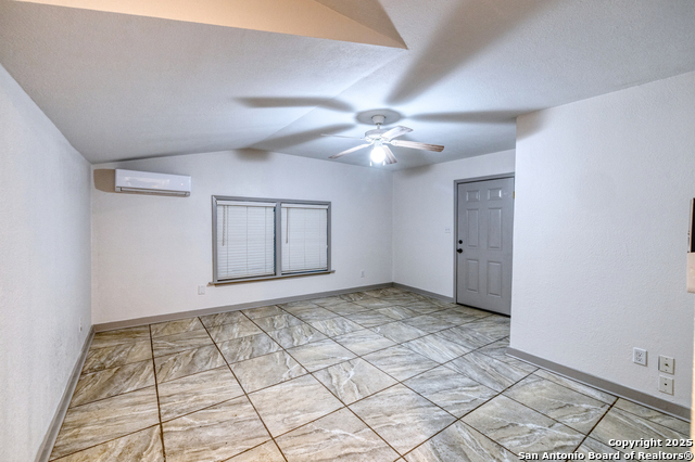 Image 15 of 35 For 214 Frio W