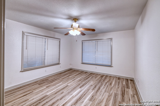 Image 17 of 35 For 214 Frio W