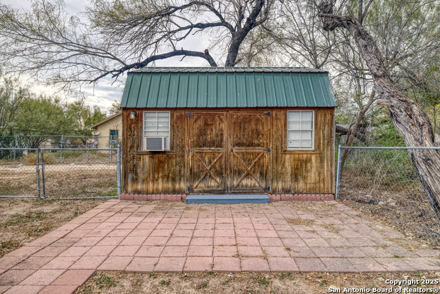 Image 26 of 35 For 214 Frio W