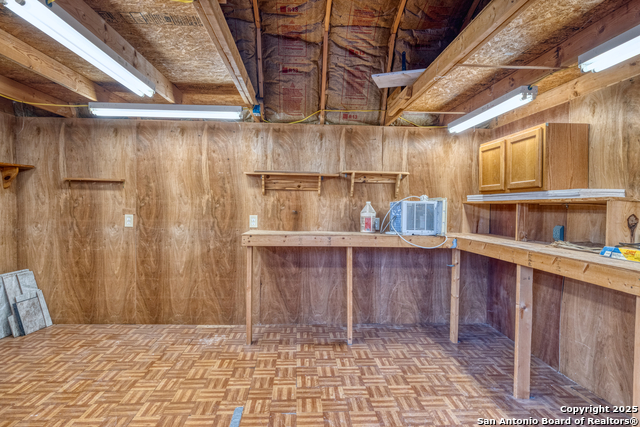 Image 27 of 35 For 214 Frio W