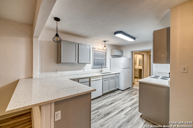 Image 8 of 35 For 214 Frio W