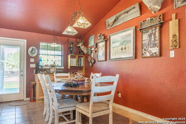 Listing photo id 12 for 2133 Lausen  