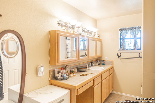 Listing photo id 14 for 2133 Lausen  