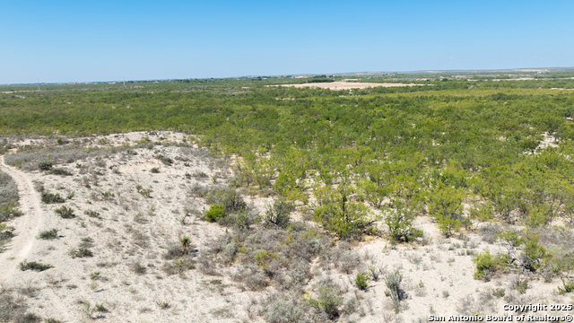 Listing photo id 30 for 2133 Lausen  