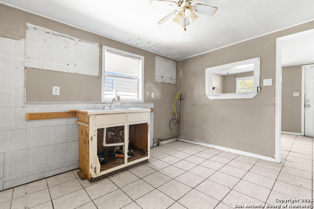 Image 11 of 24 For 508 Edmonds Ave E