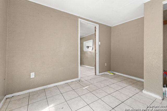 Image 14 of 24 For 508 Edmonds Ave E