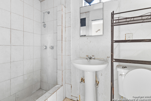 Image 17 of 24 For 508 Edmonds Ave E