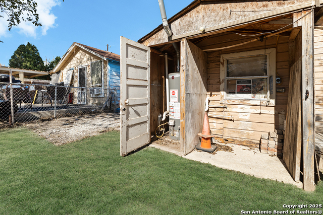 Image 20 of 24 For 508 Edmonds Ave E