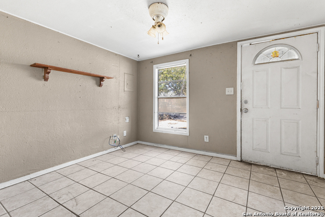 Image 6 of 24 For 508 Edmonds Ave E