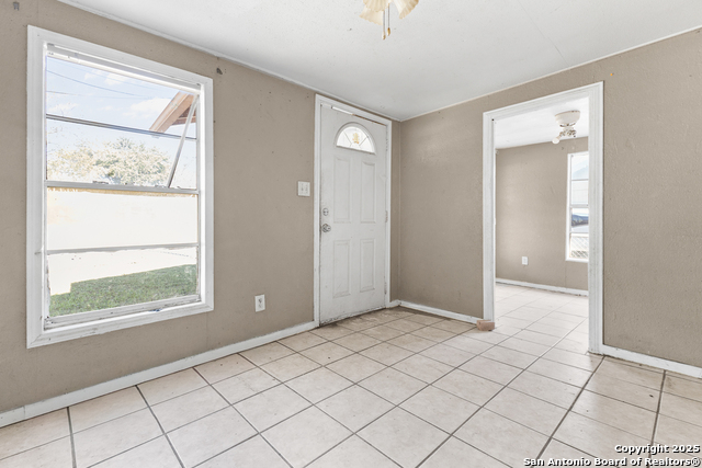 Image 7 of 24 For 508 Edmonds Ave E