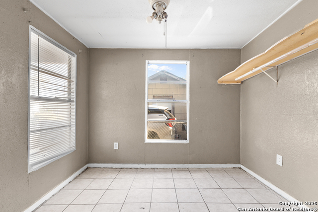 Image 8 of 24 For 508 Edmonds Ave E