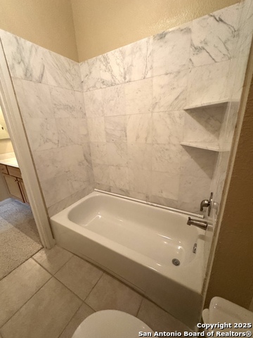 Listing photo id 29 for 6160 Eckhert  Apt 103